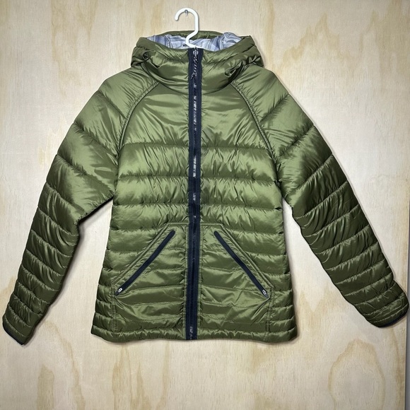 Burton Jackets & Blazers - Burton women’s reversible puffer jacket size medium